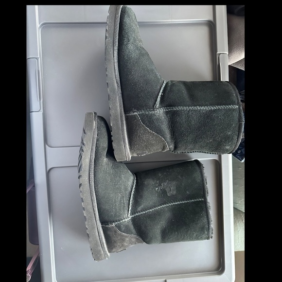 Uggs - Picture 4 of 4